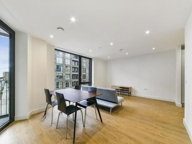 Apartment for rent in Poplar Grove, Greater London