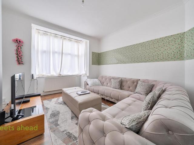 Flat for rent in London Borough of Croydon, Greater London