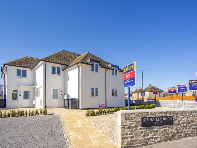 Flat for rent in Madley Park, Black Bourton