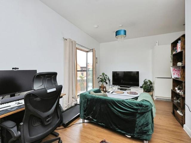 Apartment for rent in Lakenham, East Bank