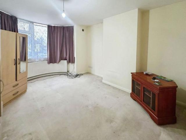 Apartment for rent in Harrow Weald, Greater London