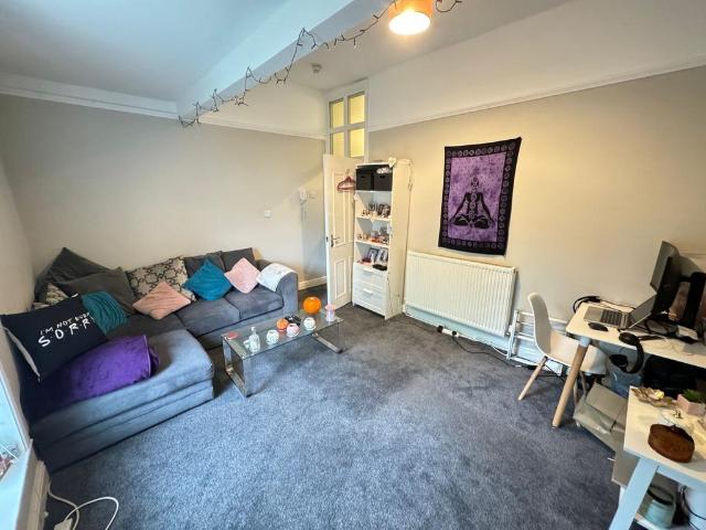 Flat for rent in Chapeltown, West Yorkshire
