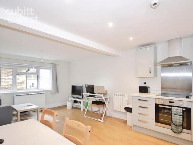 Apartment for rent in Uckfield, Cross In Hand