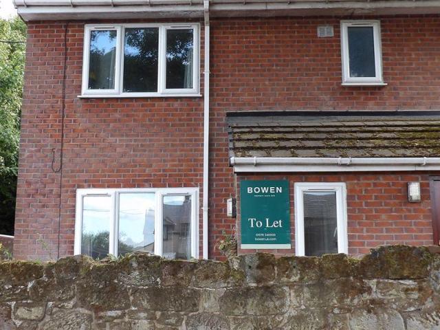 Flat for rent in Coedpoeth, Wales