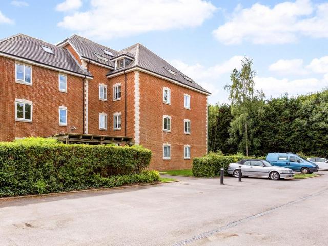 Flat for rent in Burstow, Hillview