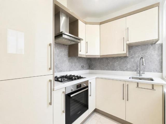 Flat for rent in London Borough of Hounslow, Greater London