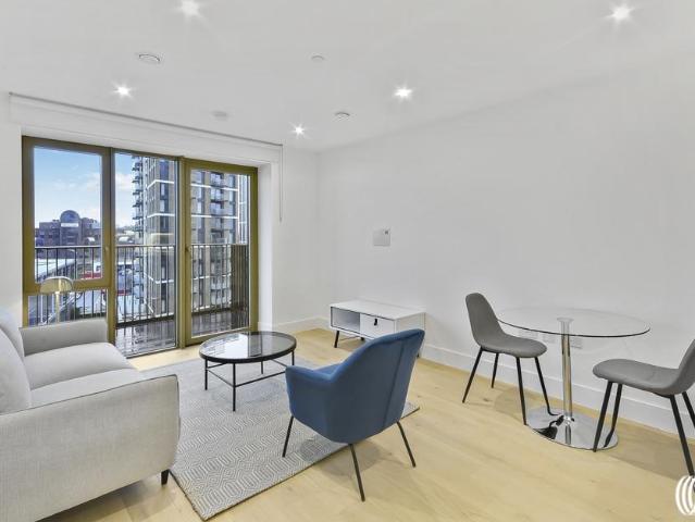 Flat for rent in London Borough of Hounslow, Strand
