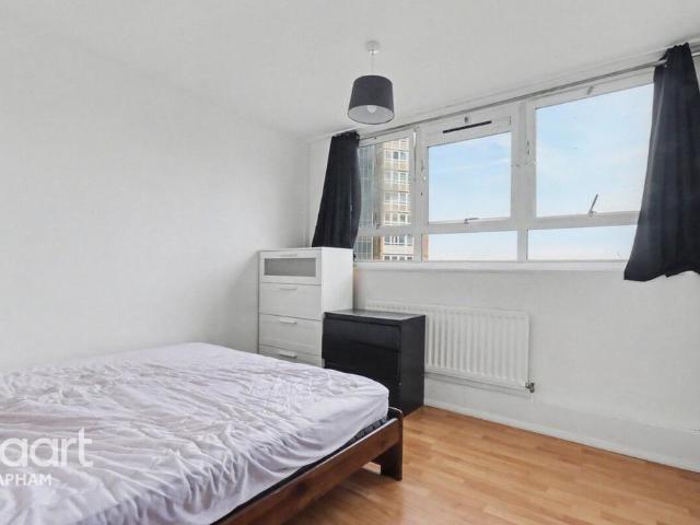 Flat for rent in Southfields, Greater London