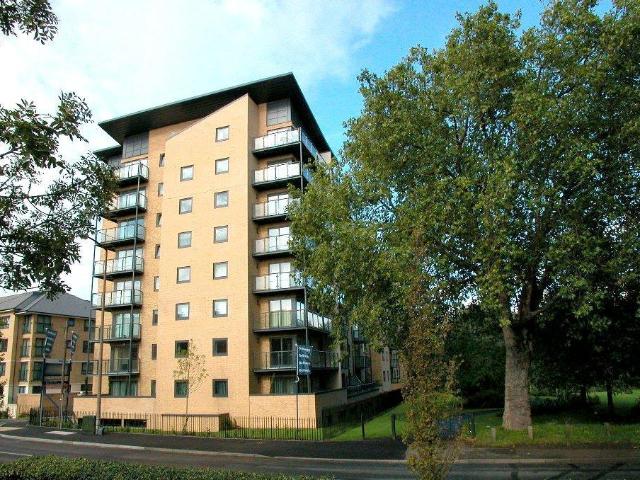 Flat for rent in Horsell, Woking
