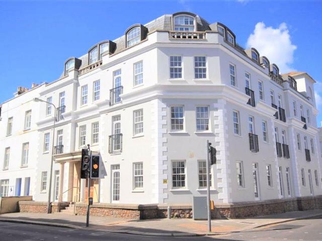 Flat for rent in St Helier, Greater London