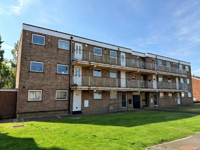 Apartment for rent in Ardleigh Green, Greater London