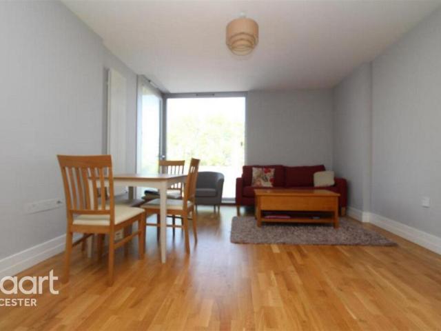 Flat for rent in Black Friars, Old Wharf
