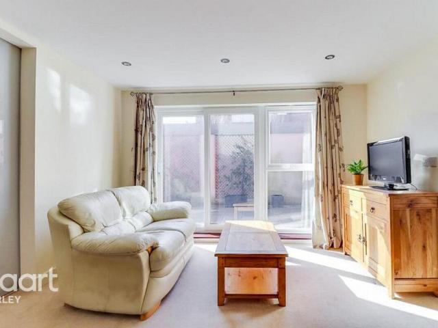 Apartment for rent in Kennet Island, Reading
