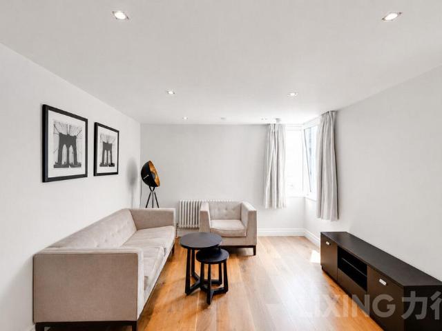 Flat for rent in Victoria, Greater London