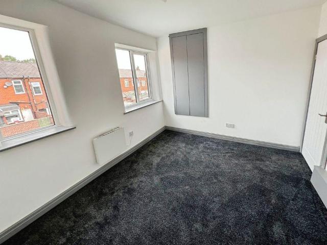 Apartment for rent in Markland Hill, Lee Bank
