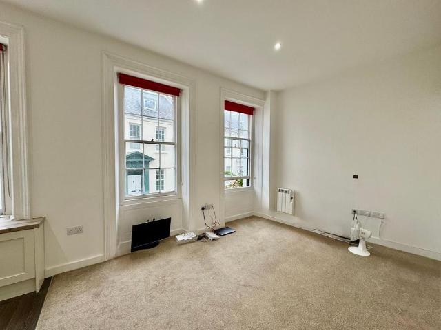 Apartment for rent in St Helier, Greater London