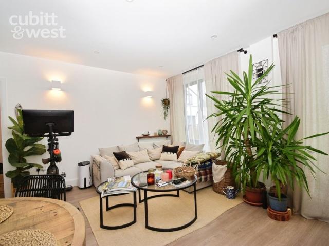 Apartment for rent in Pachesham Park, Surrey
