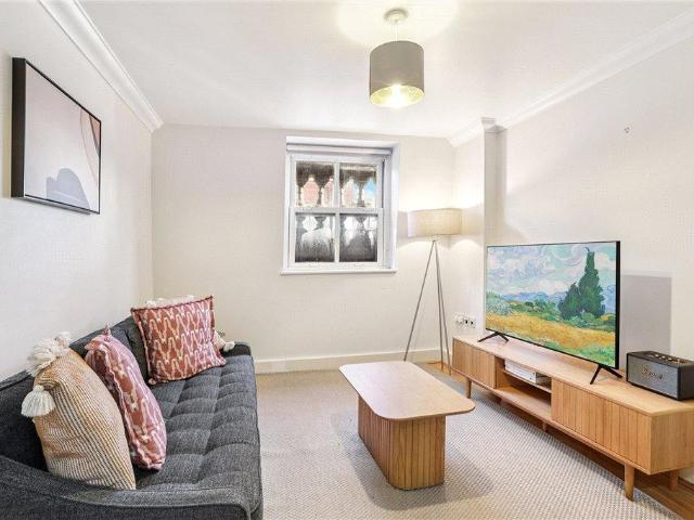 Flat for rent in Earl's Court, Greater London