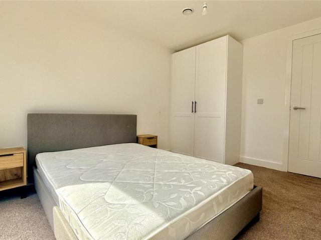 Flat for rent in Calderstones