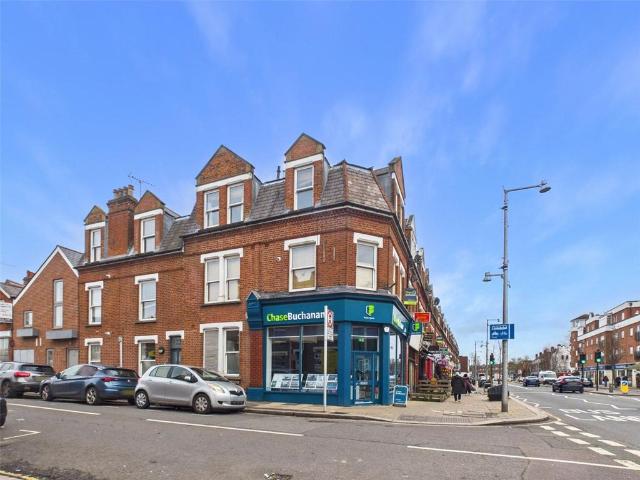 Flat for rent in Strawberry Hill, Greater London
