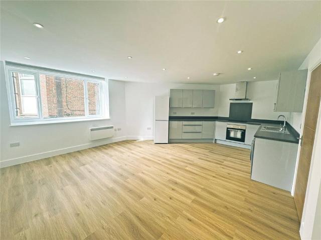 Flat for rent in Perryfields, West Sussex