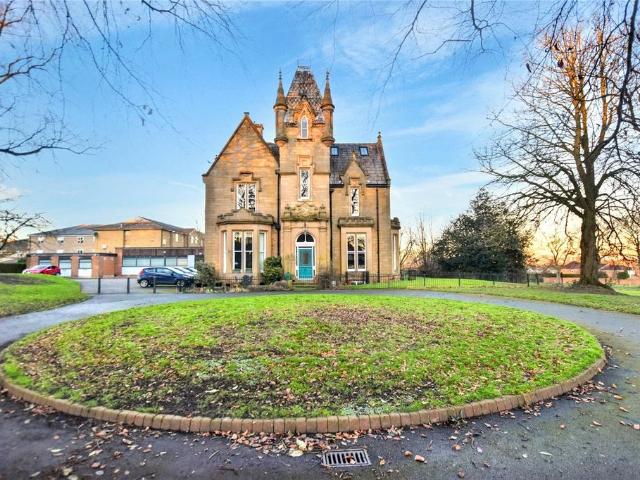 Flat for rent in Farsley, West Yorkshire