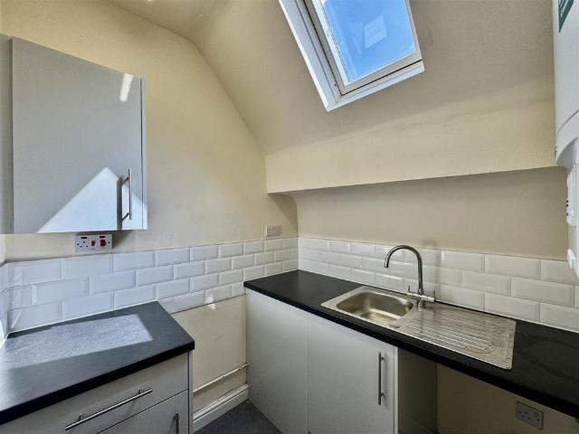 Apartment for rent in Longwood, West Yorkshire