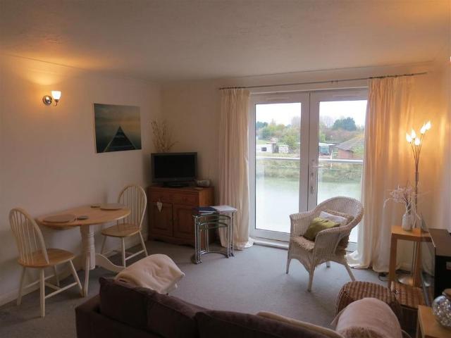 Apartment for rent in Heathlands, East Sussex