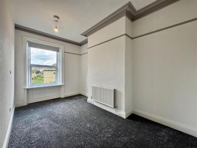 Apartment for rent in Longwood, West Yorkshire