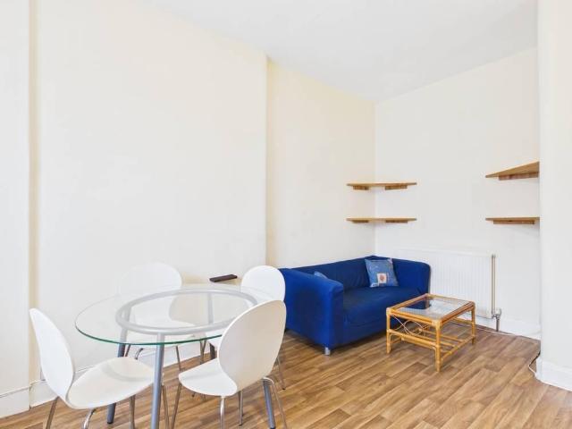 Apartment for rent in Hillside, Leith