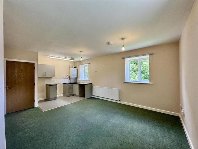 Apartment for rent in Longwood, West Yorkshire