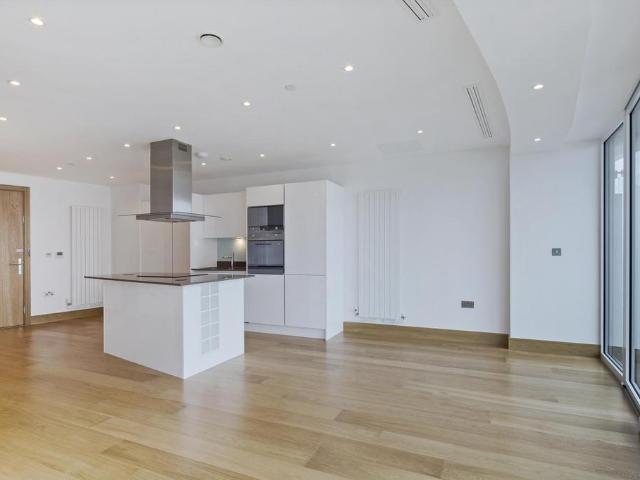 Flat for rent in Canary Wharf, Greater London