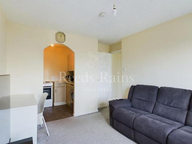 Apartment for rent in Fleet Estate, Monks Orchard