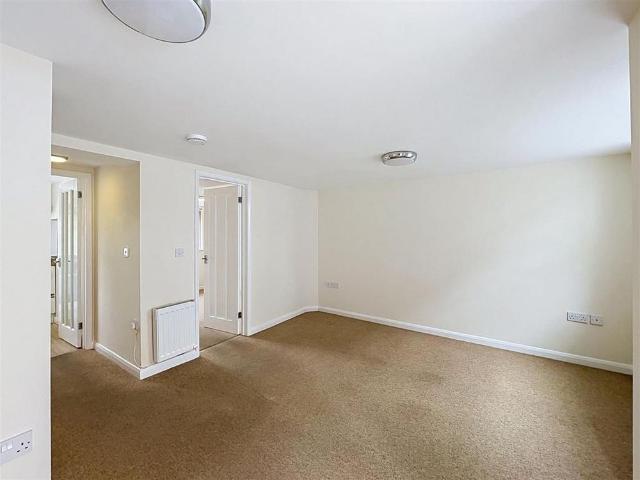 Apartment for rent in Ladyes Hills, Green Close