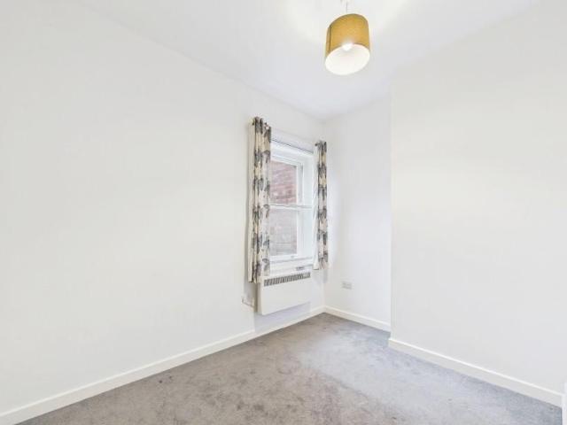 Apartment for rent in Heol-las, Surrey