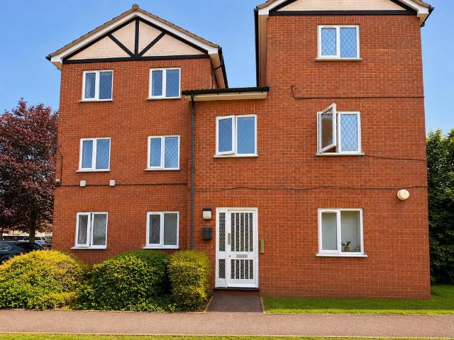 Flat for rent in London Borough of Merton, Collier's Wood