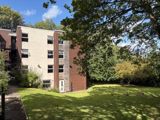 Flat for rent in Burley, West Yorkshire