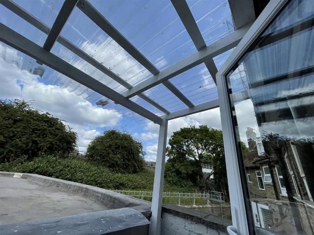 Flat for rent in Lane, Greater London