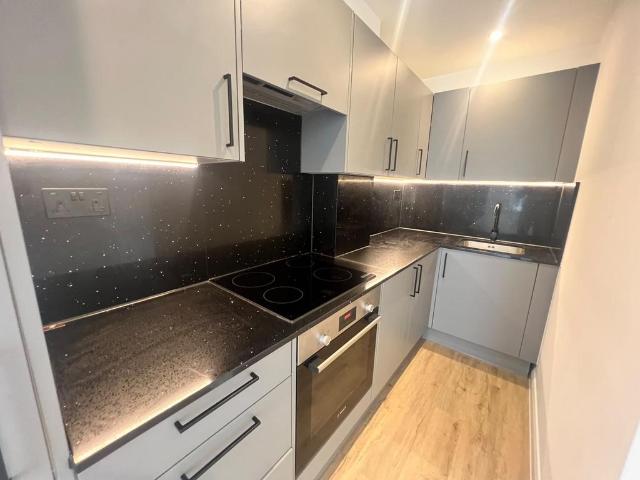 Flat for rent in Pachesham Park, Surrey