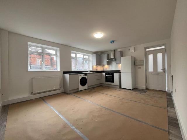 Apartment for rent in Redhill, Reigate and Banstead