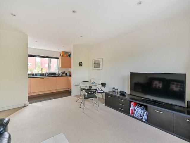Apartment for rent in Kennet Island, Reading