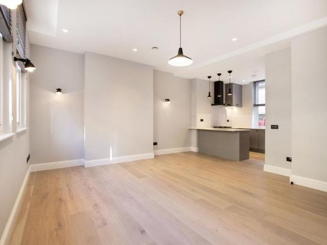 Apartment for rent in Chinatown, Greater London