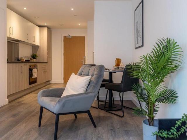 Apartment for rent in Deeplish, Burnedge