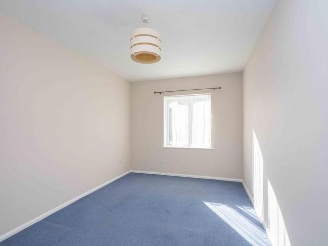 Apartment for rent in Pachesham Park, Surrey