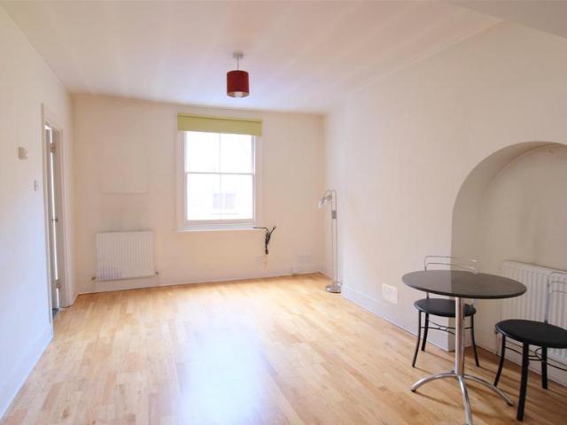 Flat for rent in South Hampstead, Greater London