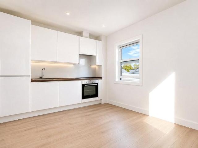 Apartment for rent in Woking, Surrey