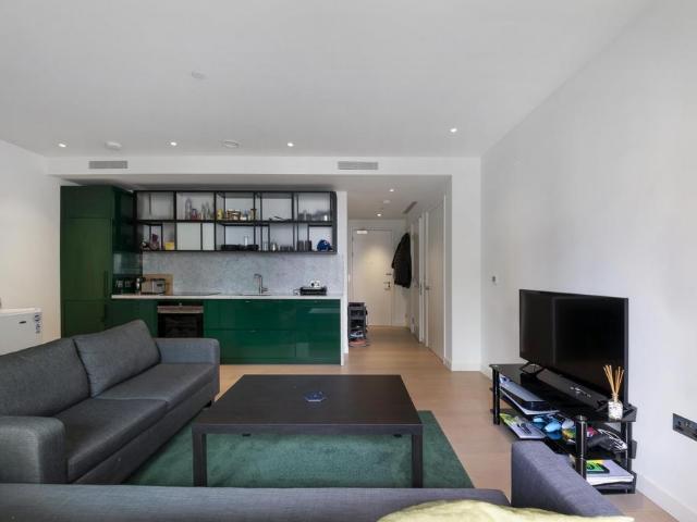 Flat for rent in Canary Wharf, Greater London