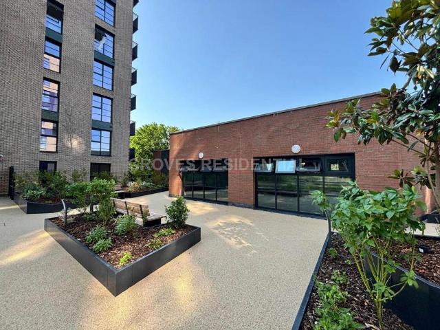 Flat for rent in London Borough of Merton, Greater London