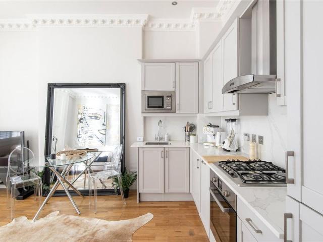 Flat for rent in North Kensington, Greater London
