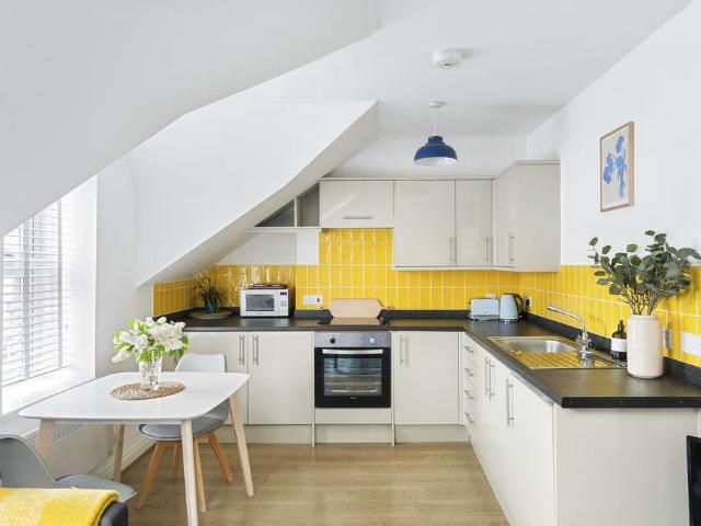 Flat for rent in Plasnewydd, Falcon Lodge
